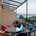 & Beatles Apartman Odessza