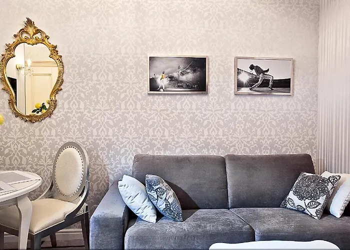 & Beatles Apartman *